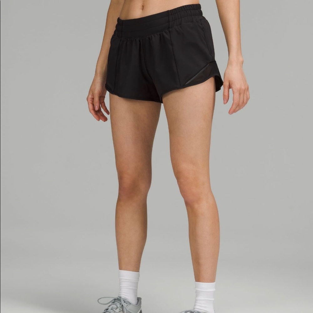 Lululemon Hotty Hot Low-Rise Shorts 2.5